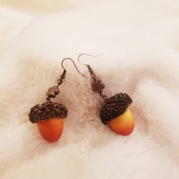 TEESAN MAKE A STATEMENT Handmade Little Acorns Earrings - Picture 1 of 3